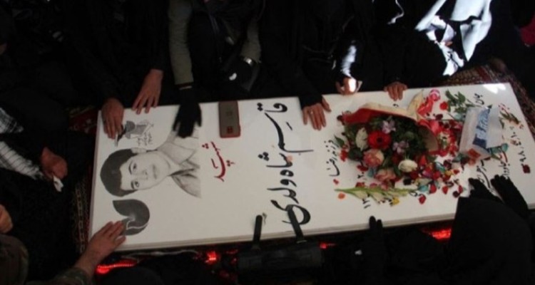 پایان فراق پس از ۳۶ سال/ استقبال مردم ‌ایلام از خانواده شهید گمنام اهل ‌شازند + تصویر