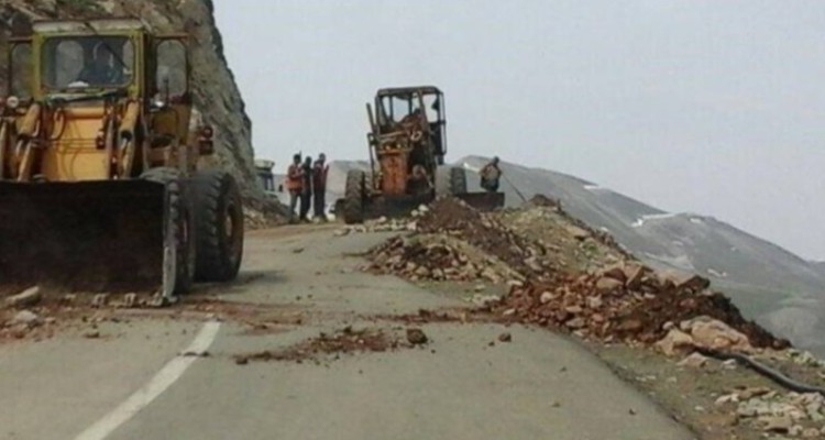 ریزش‌برداری از ۱۰۰ جاده در ایلام؛ همه راه‌ها باز است