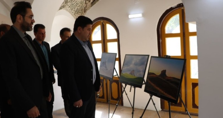 افتتاح نمایشگاه عکس طبیعت ایلام در قلعه والی