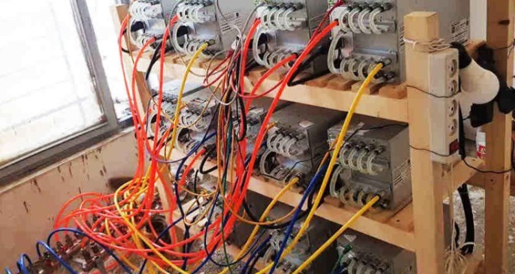 مبارزه با سوداگران انرژی ادامه دارد / کشف ۱۲ دستگاه ماینر غیرمجاز در استان ایلام