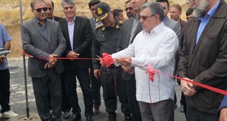 بهره برداری از 2 کیلومتر محور قاضی خان بدره همزمان با هفته دولت