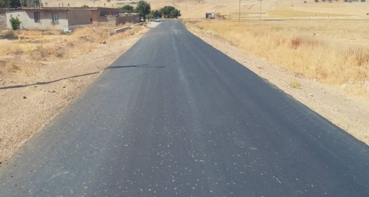 عملیات روکش آسفالت ۱۵ کیلومتر راه پشته وامرز چرداول از سر گرفته شد
