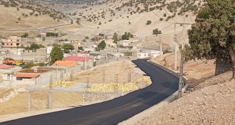 آسفالت ۴ هزار مترمربع از معابر روستای چشمه‌پهن ملکشاهی