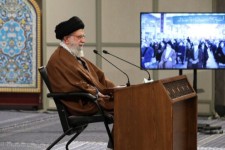 مذاکره، صحبت و تعامل با دشمن در مقطعی به معنای تسلیم شدن نیست