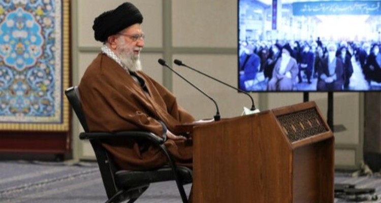 مذاکره، صحبت و تعامل با دشمن در مقطعی به معنای تسلیم شدن نیست