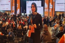 بانویی که محرومیت را به زانو درآورد/ نفر برتر رویداد بین المللی «ما با هم هستیم» از مشکلات می‌گوید