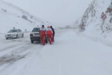 جاده‌های ایلام لغزنده است/ رانندگان با احتیاط حرکت کنند