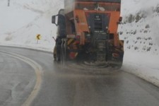 پخش 885 تن مخلوط ماسه و نمک در جاده‌های ایلام