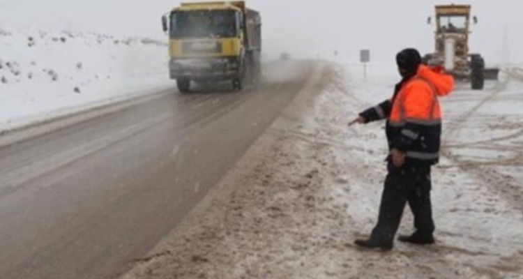 تردد در تمامی محورهای مواصلاتی ایلام روان و بدون مشکل است