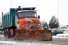 برف‌روبی معابر شهری ایلام با ۳۷۰ نیروی شهرداری در حال انجام است