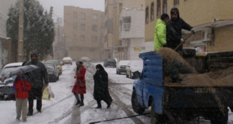 آمادگی ۳۵۰ نفر از نیروهای خدمات شهری برای بارش احتمالی برف در ایلام