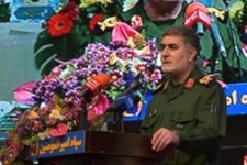 همزمان با ایام الله دهه فجر بسته‌های معیشتی به کارگران روزمزد شهر ایلام اهداء شد