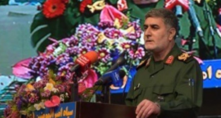 همزمان با ایام الله دهه فجر بسته‌های معیشتی به کارگران روزمزد شهر ایلام اهداء شد