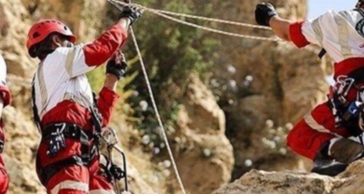 نجات مرد ۶۰ ساله در ارتفاعات کبیر کوه شهرستان ملکشاهی