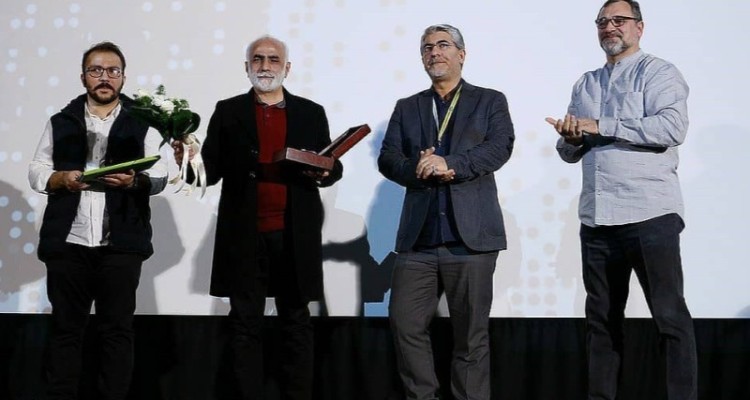 ماجرای درخواست شهید سلیمانی از تهیه‌کننده ایستاده در غبار برای ساخت یک مستند/ هر چه آموختم از مسجد است