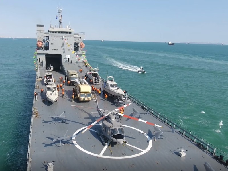 ناو اقیانوس پیما و ۹۵ شناور موشکانداز به ناوگان نیروی دریایی سپاه الحاق شد ناو اقیانوس پیما و ۹۵ شناور موشکانداز به ناوگان نیروی دریایی سپاه الحاق شد