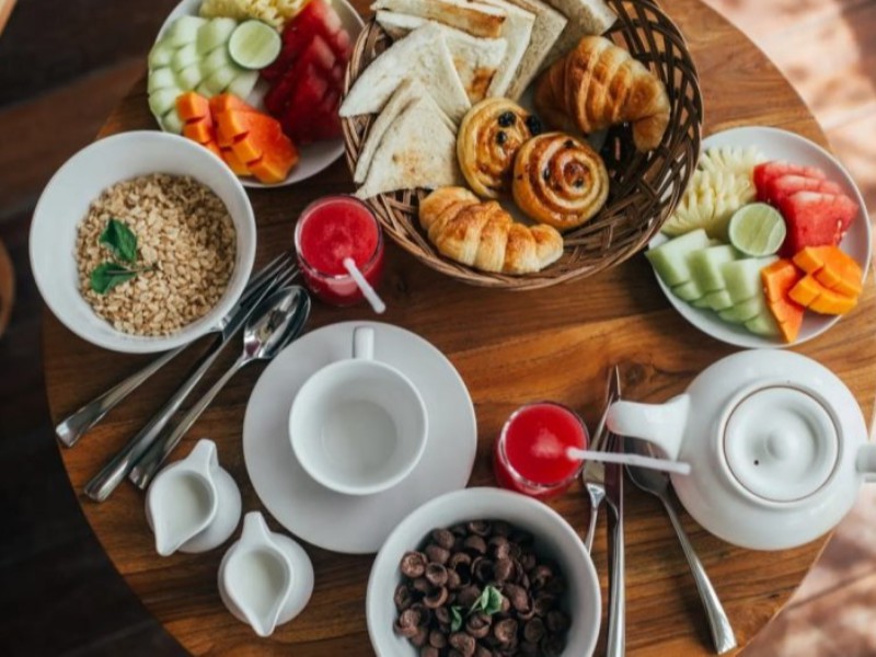 پژوهشگران: خوردن صبحانه مفصل و شام سبک، تاثیری روی متابولیسم و کاهش وزن ندارد پژوهشگران: خوردن صبحانه مفصل و شام سبک، تاثیری روی متابولیسم و کاهش وزن ندارد