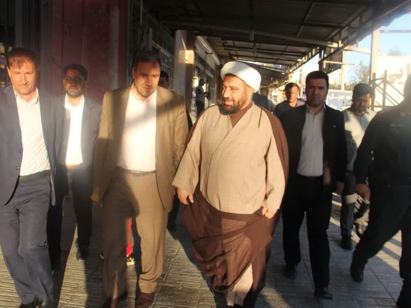 استاندار ایلام در بین بازاریان و مردم شهر آبدانان حضور یافت استاندار ایلام در بین بازاریان و مردم شهر آبدانان حضور یافت