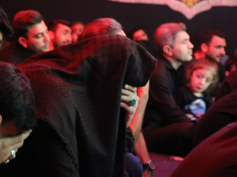 عکس/ شب تاسوعا در هیئت جامعه الحسین ایلام عکس/ شب تاسوعا در هیئت جامعه الحسین ایلام