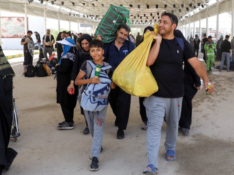 تردد بیش از ۲۰۵ هزار نفر از مرز مهران طی 24 ساعت گذشته تردد بیش از ۲۰۵ هزار نفر از مرز مهران طی 24 ساعت گذشته