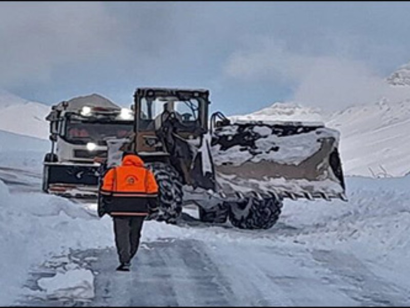 استقرار 220 دستگاه ماشین آلات جهت اجرای طرح راهداری زمستانی در جاده های ایلام