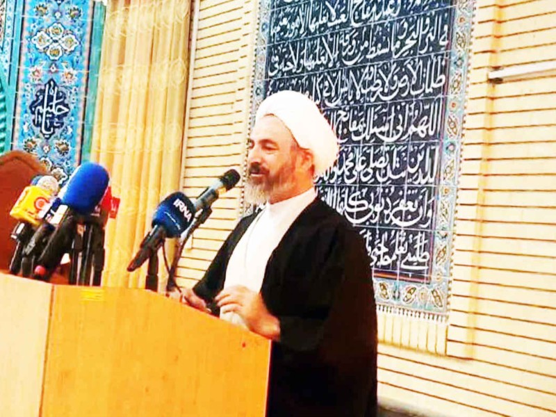 تأکید نماینده ولی‌فقیه بر ضرورت حمایت از هنرمندان و پرهیز از تخریب رسانه‌ای