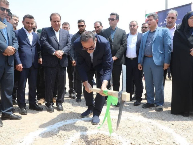عملیات اجرایی نیروگاه خورشیدی ۲۰ مگاواتی پارکینگ اربعین مهران آغاز شد