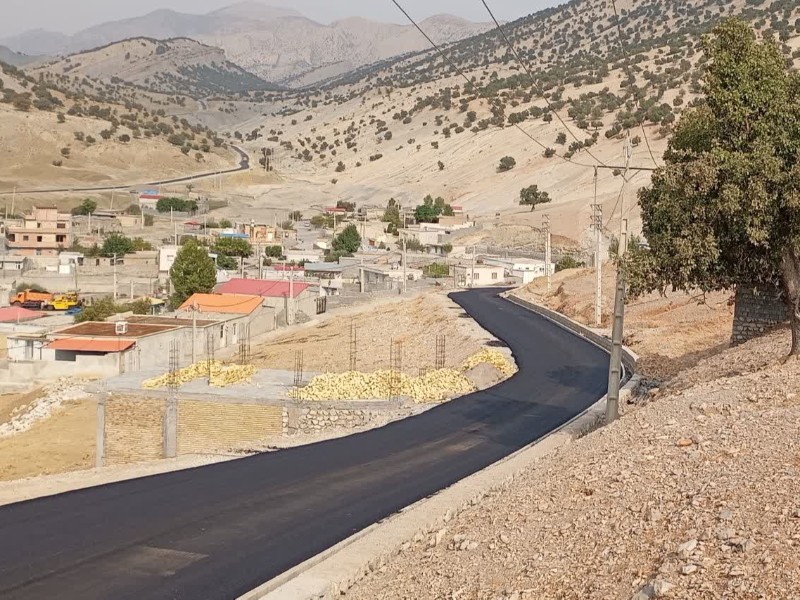 آسفالت ۴ هزار مترمربع از معابر روستای چشمه‌پهن ملکشاهی